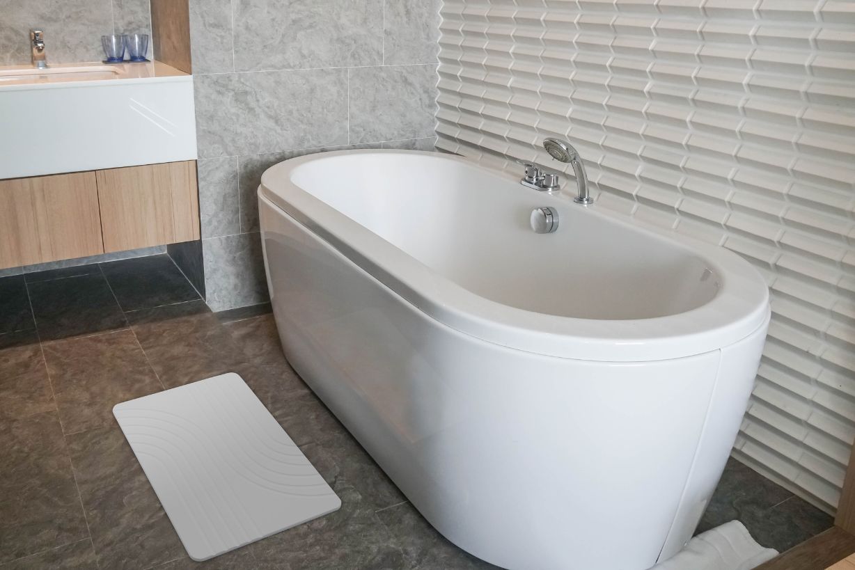Quick-dry Engraved Stone Shower & Bath Mat | Curved White